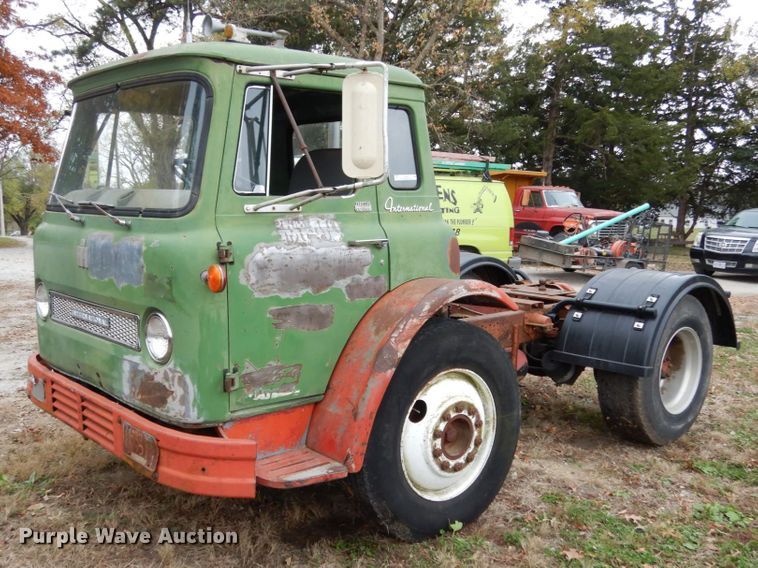 image for item JI9350 1966 International CO-1600-A  truck cab and chassis
