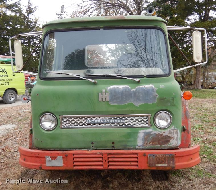 image for item JI9350 1966 International CO-1600-A  truck cab and chassis