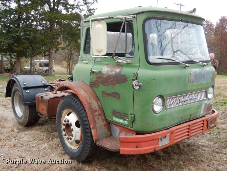 image for item JI9350 1966 International CO-1600-A  truck cab and chassis