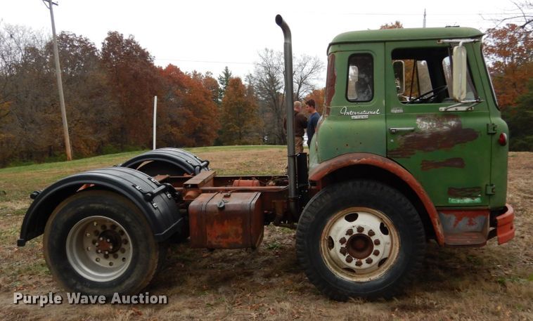 image for item JI9350 1966 International CO-1600-A  truck cab and chassis