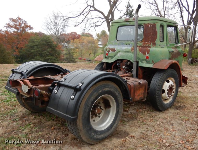 image for item JI9350 1966 International CO-1600-A  truck cab and chassis