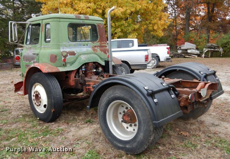 image for item JI9350 1966 International CO-1600-A  truck cab and chassis