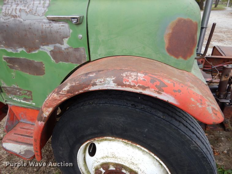 image for item JI9350 1966 International CO-1600-A  truck cab and chassis