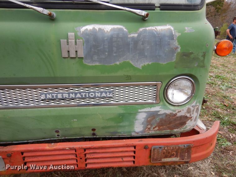 image for item JI9350 1966 International CO-1600-A  truck cab and chassis