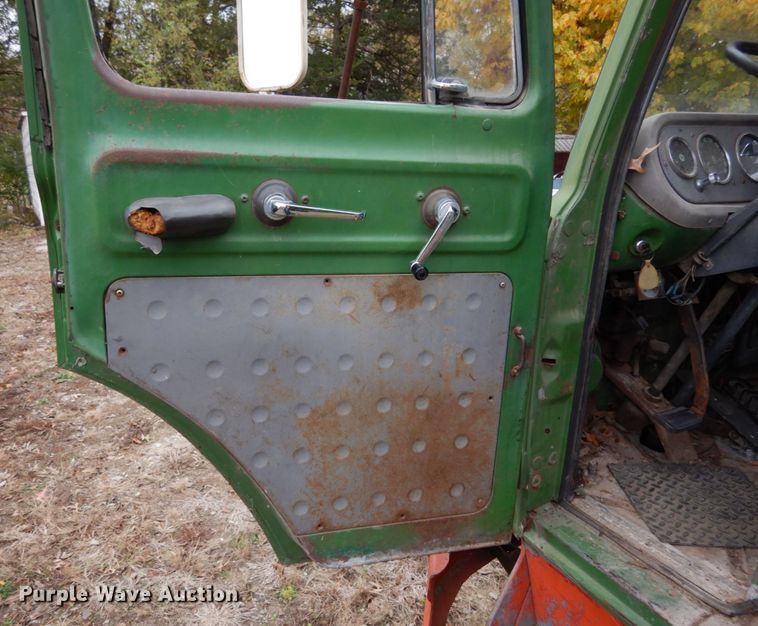 image for item JI9350 1966 International CO-1600-A  truck cab and chassis