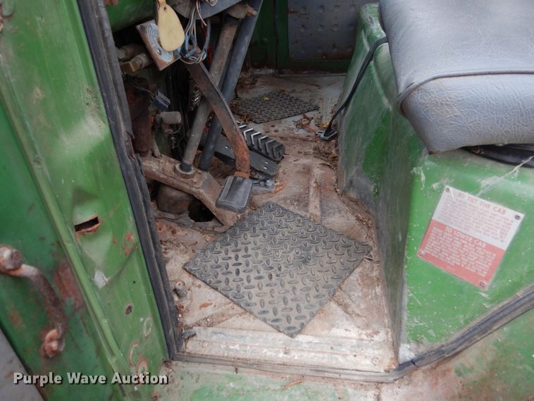 image for item JI9350 1966 International CO-1600-A  truck cab and chassis