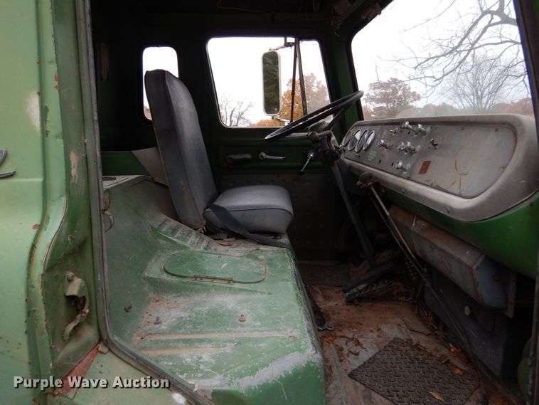 image for item JI9350 1966 International CO-1600-A  truck cab and chassis