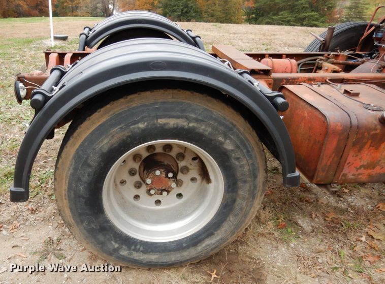 image for item JI9350 1966 International CO-1600-A  truck cab and chassis