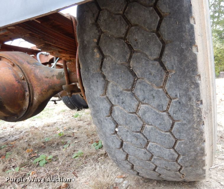image for item JI9350 1966 International CO-1600-A  truck cab and chassis