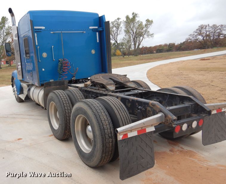 image for item JJ9907 2013 Kenworth T660  semi truck