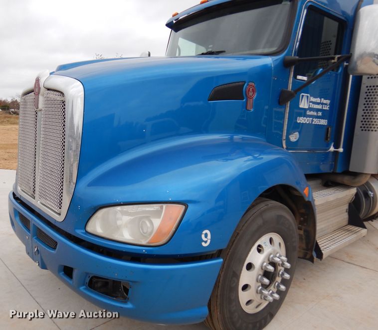 image for item JJ9907 2013 Kenworth T660  semi truck