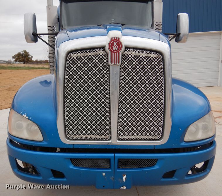 image for item JJ9907 2013 Kenworth T660  semi truck