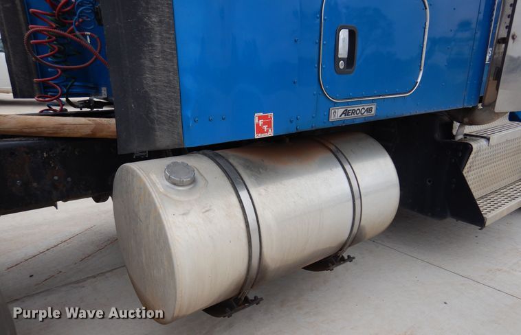 image for item JJ9907 2013 Kenworth T660  semi truck