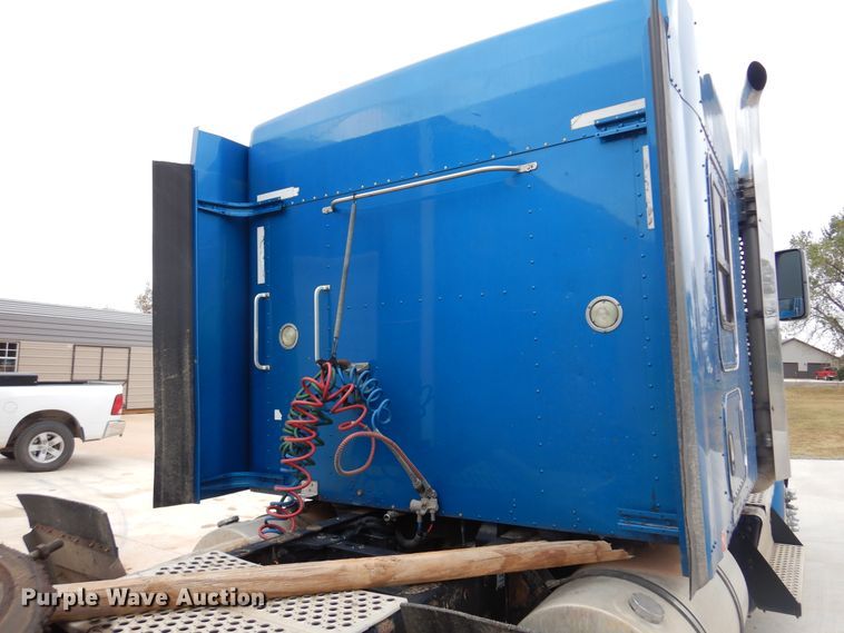 image for item JJ9907 2013 Kenworth T660  semi truck