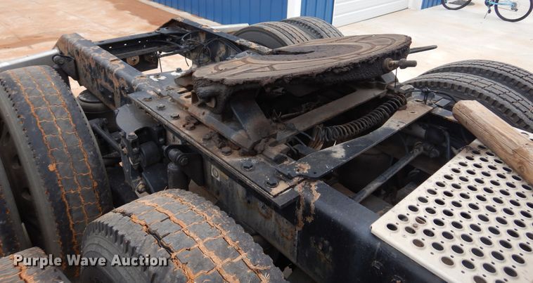 image for item JJ9907 2013 Kenworth T660  semi truck