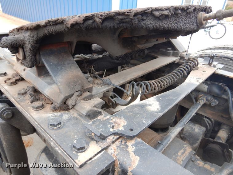 image for item JJ9907 2013 Kenworth T660  semi truck