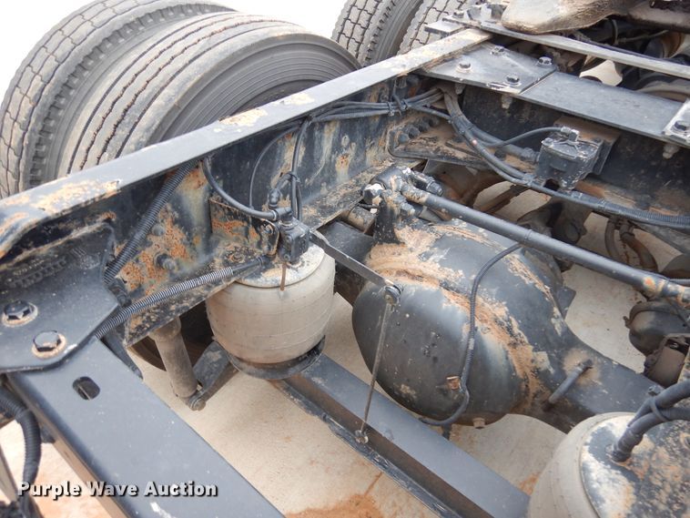 image for item JJ9907 2013 Kenworth T660  semi truck