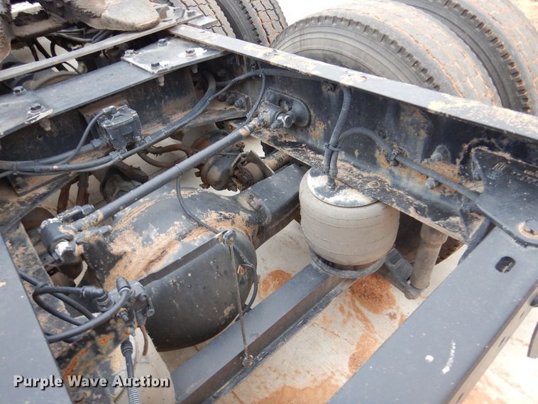 image for item JJ9907 2013 Kenworth T660  semi truck