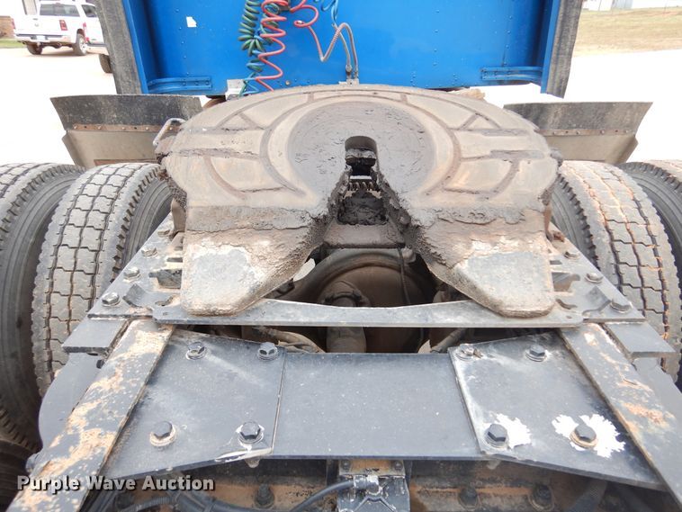 image for item JJ9907 2013 Kenworth T660  semi truck