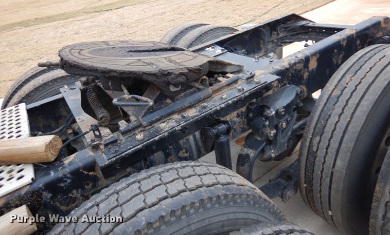 image for item JJ9907 2013 Kenworth T660  semi truck