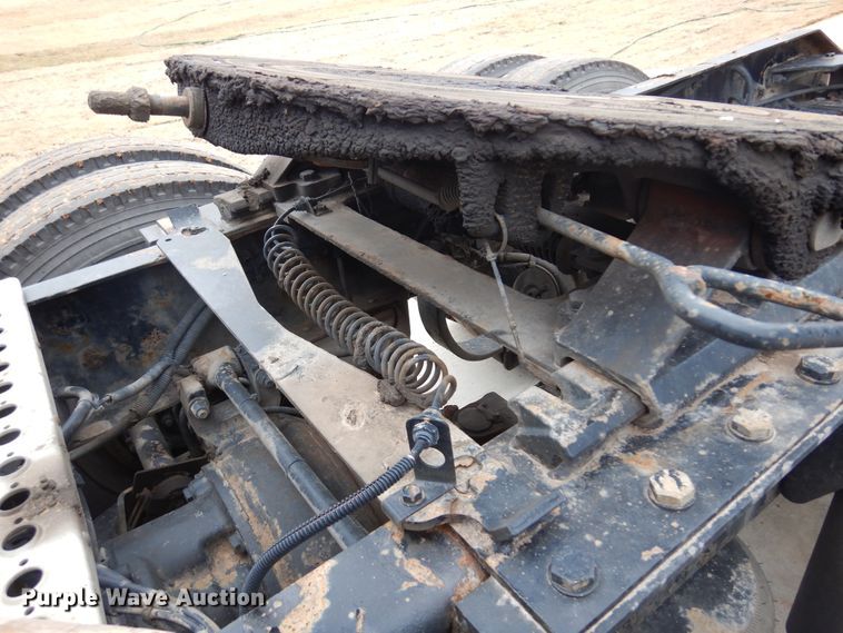 image for item JJ9907 2013 Kenworth T660  semi truck