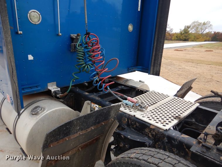 image for item JJ9907 2013 Kenworth T660  semi truck