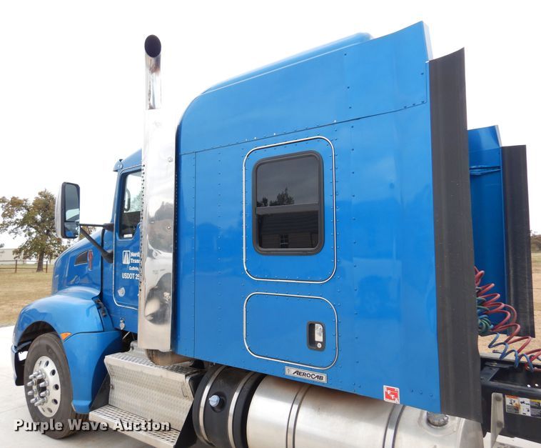 image for item JJ9907 2013 Kenworth T660  semi truck