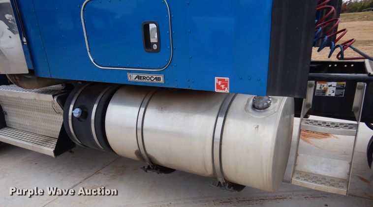 image for item JJ9907 2013 Kenworth T660  semi truck