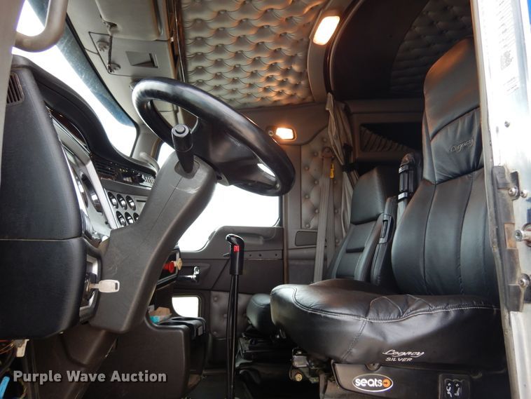 image for item JJ9907 2013 Kenworth T660  semi truck