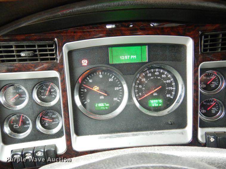 image for item JJ9907 2013 Kenworth T660  semi truck