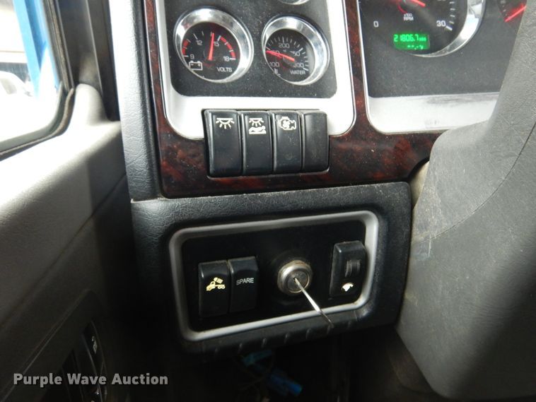 image for item JJ9907 2013 Kenworth T660  semi truck