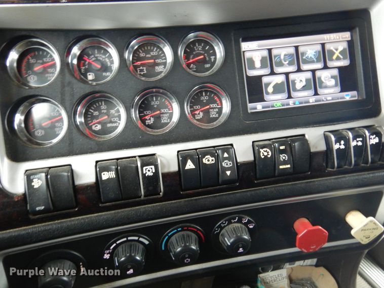 image for item JJ9907 2013 Kenworth T660  semi truck