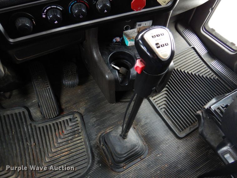 image for item JJ9907 2013 Kenworth T660  semi truck