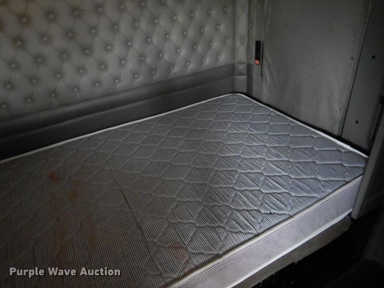 image for item JJ9907 2013 Kenworth T660  semi truck