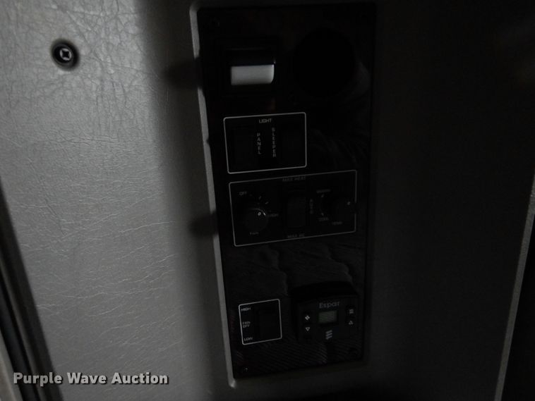 image for item JJ9907 2013 Kenworth T660  semi truck