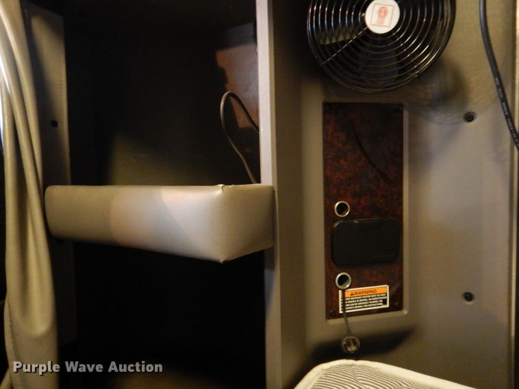 image for item JJ9907 2013 Kenworth T660  semi truck