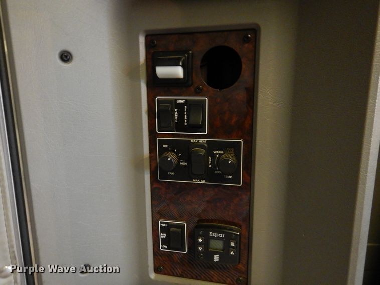 image for item JJ9907 2013 Kenworth T660  semi truck