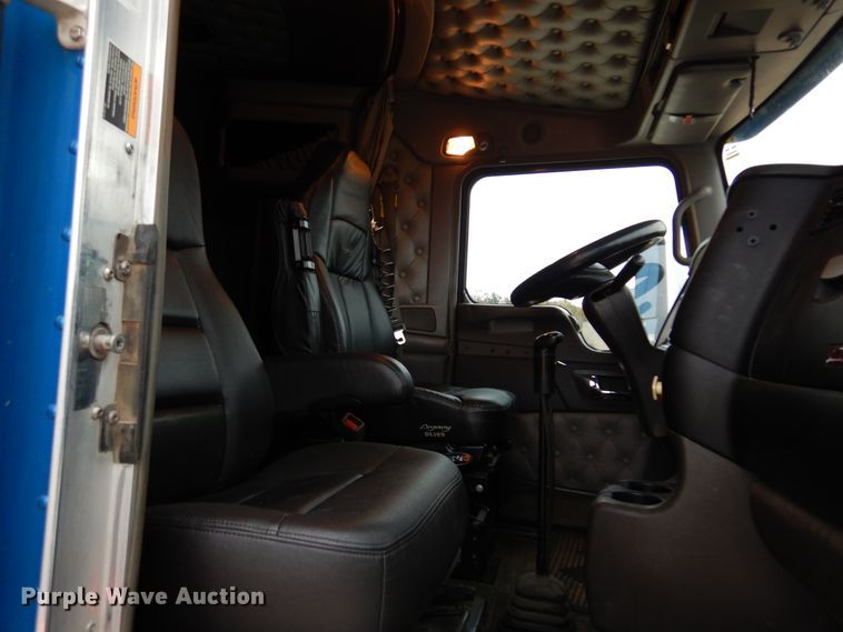 image for item JJ9907 2013 Kenworth T660  semi truck