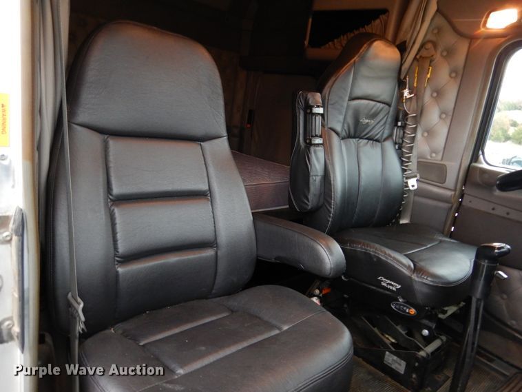 image for item JJ9907 2013 Kenworth T660  semi truck