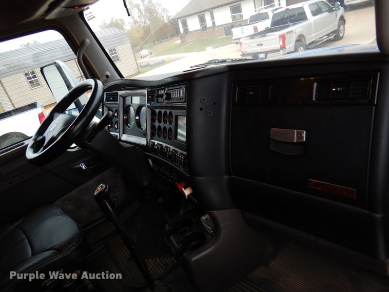 image for item JJ9907 2013 Kenworth T660  semi truck