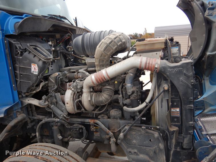 image for item JJ9907 2013 Kenworth T660  semi truck