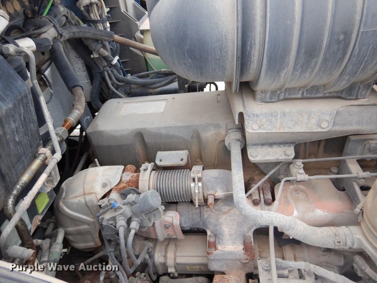 image for item JJ9907 2013 Kenworth T660  semi truck