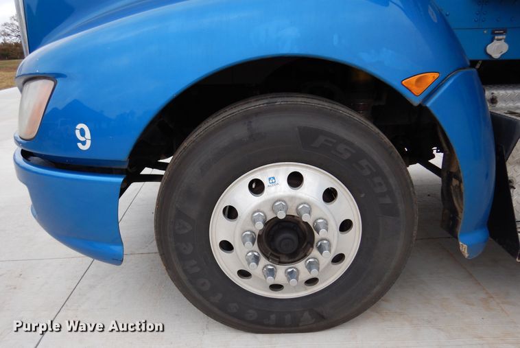 image for item JJ9907 2013 Kenworth T660  semi truck