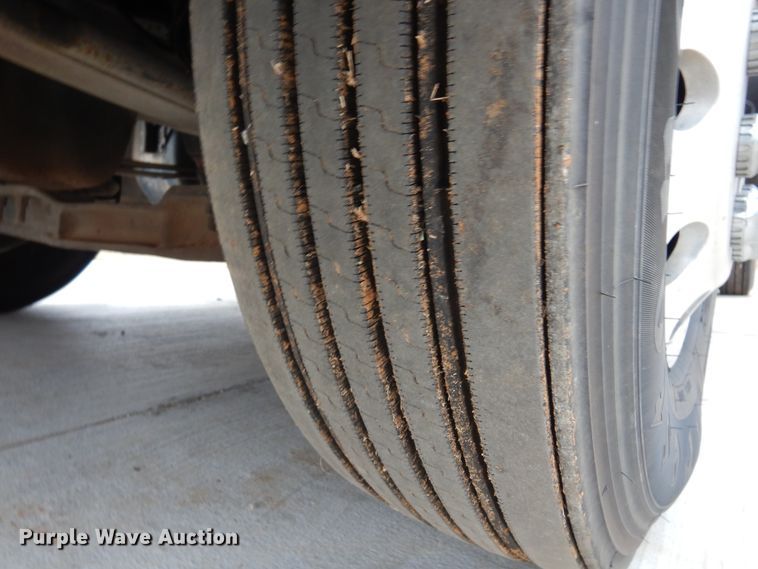 image for item JJ9907 2013 Kenworth T660  semi truck