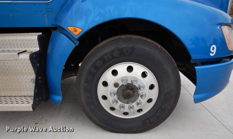 image for item JJ9907 2013 Kenworth T660  semi truck