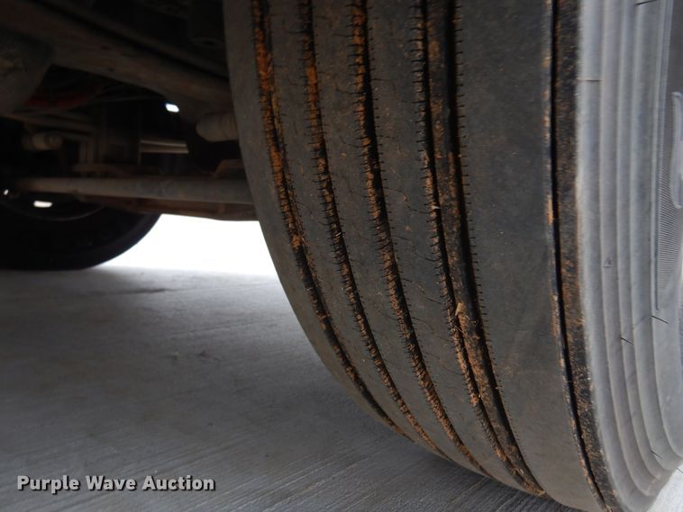 image for item JJ9907 2013 Kenworth T660  semi truck