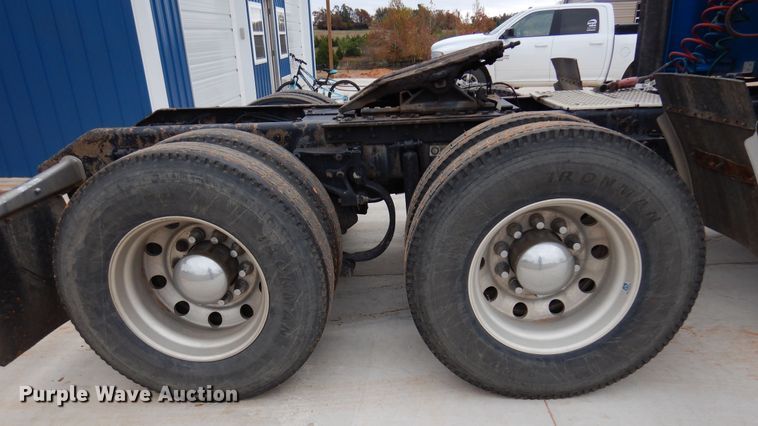 image for item JJ9907 2013 Kenworth T660  semi truck