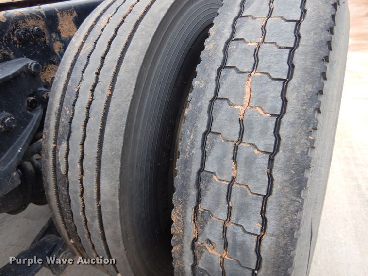 image for item JJ9907 2013 Kenworth T660  semi truck