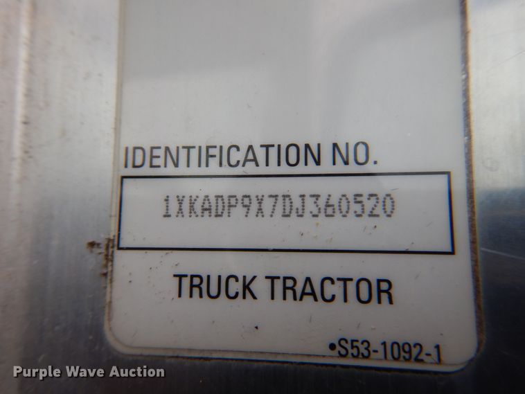 image for item JJ9907 2013 Kenworth T660  semi truck