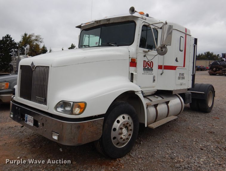 image for item JJ9913 1998 International 9200  semi truck